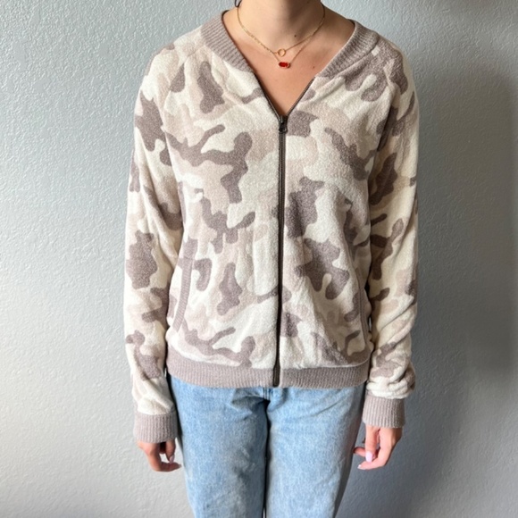 BAREFOOT DREAMS size S camo bomber jacket - Picture 14 of 15
